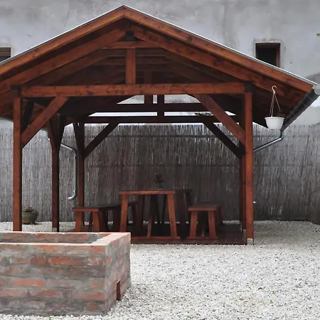 Διαμέρισμα Csongradi Vendegvaro Apartmanok, Szarka Haz