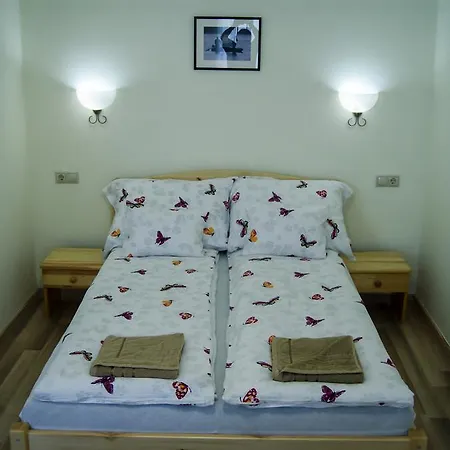 Csongradi Vendegvaro Apartmanok, Szarka Haz