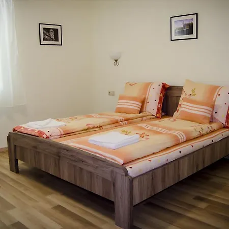 Csongradi Vendegvaro Apartmanok, Szarka Haz Daire
