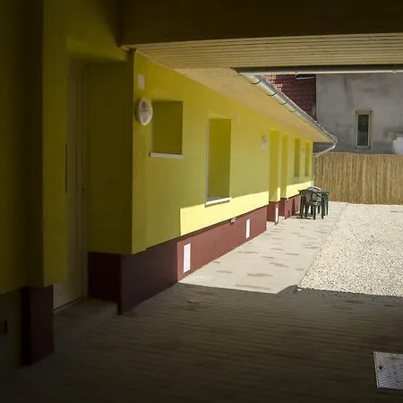 Csongradi Vendegvaro Apartmanok, Szarka Haz * Csongrád