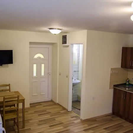 Csongradi Vendegvaro Apartmanok, Szarka Haz Daire *