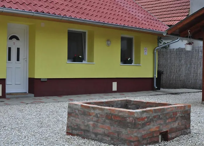 Lejlighed Csongradi Vendegvaro Apartmanok, Szarka Haz
